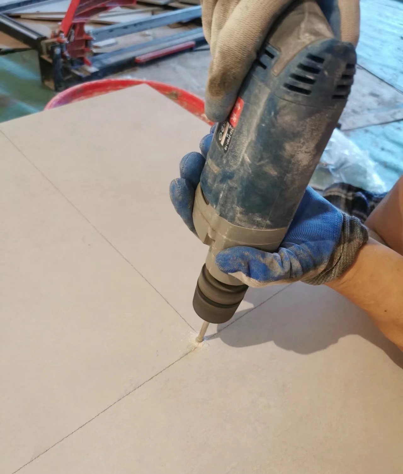 墙砖钻孔需要多长时间完成(墙砖钻孔需要多长时间完成呢)